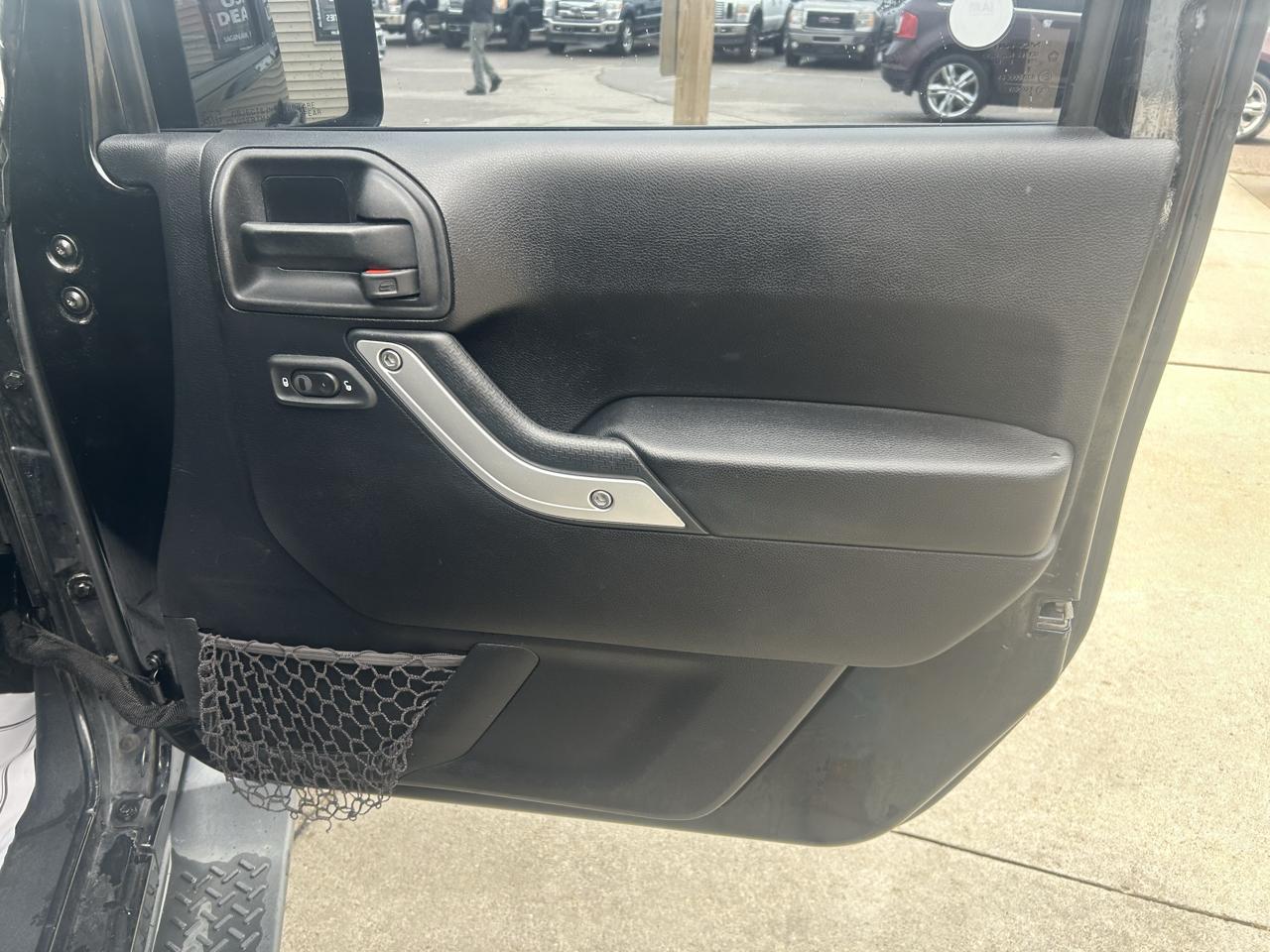 Jeep Wrangler Unlimited 4WD 4dr Sahara 2016