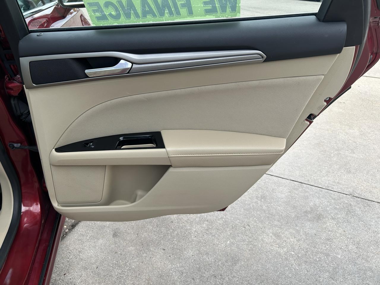Ford Fusion 4dr Sdn SE FWD 2016