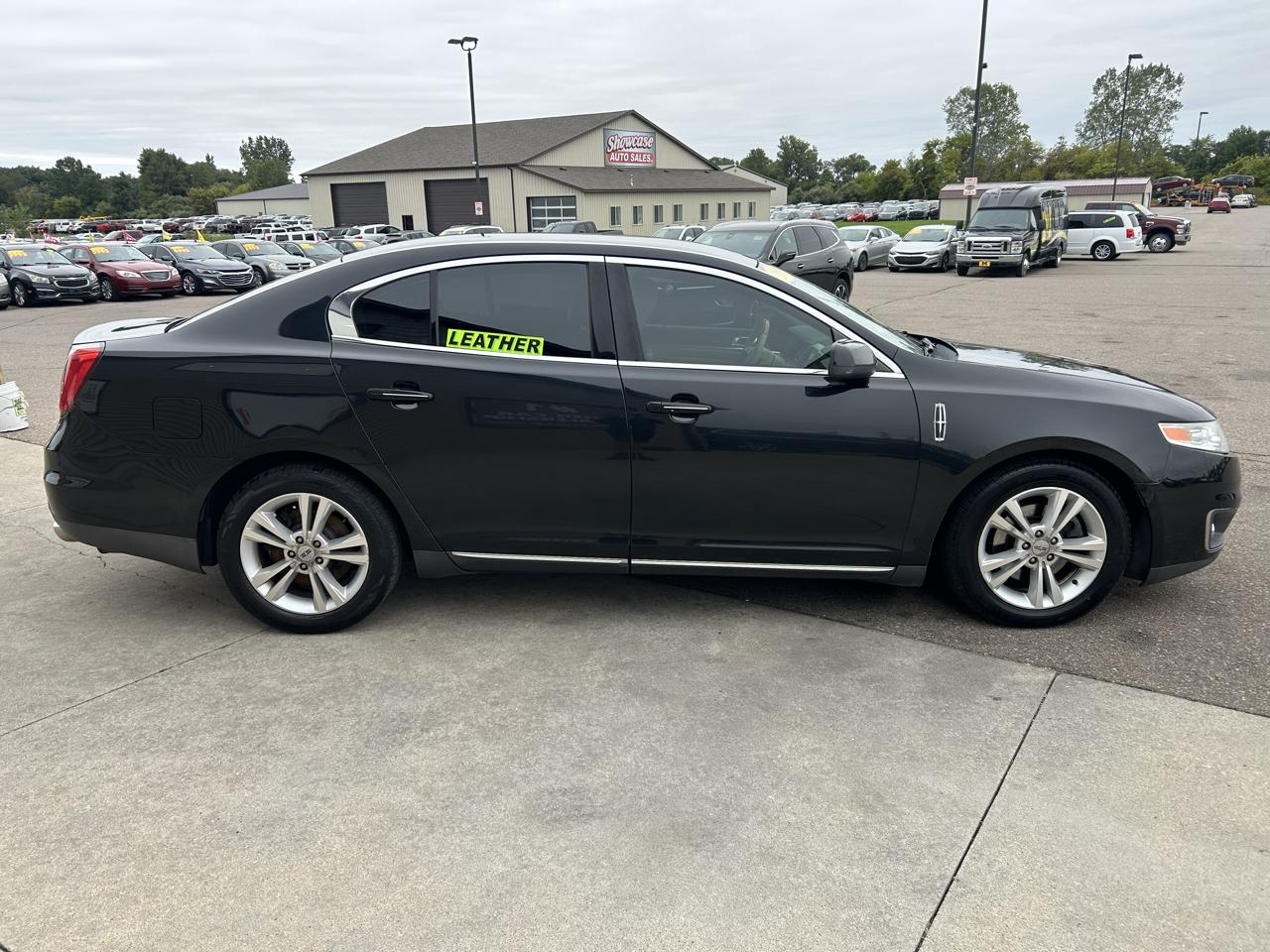 Lincoln MKS 4dr Sdn AWD 2009
