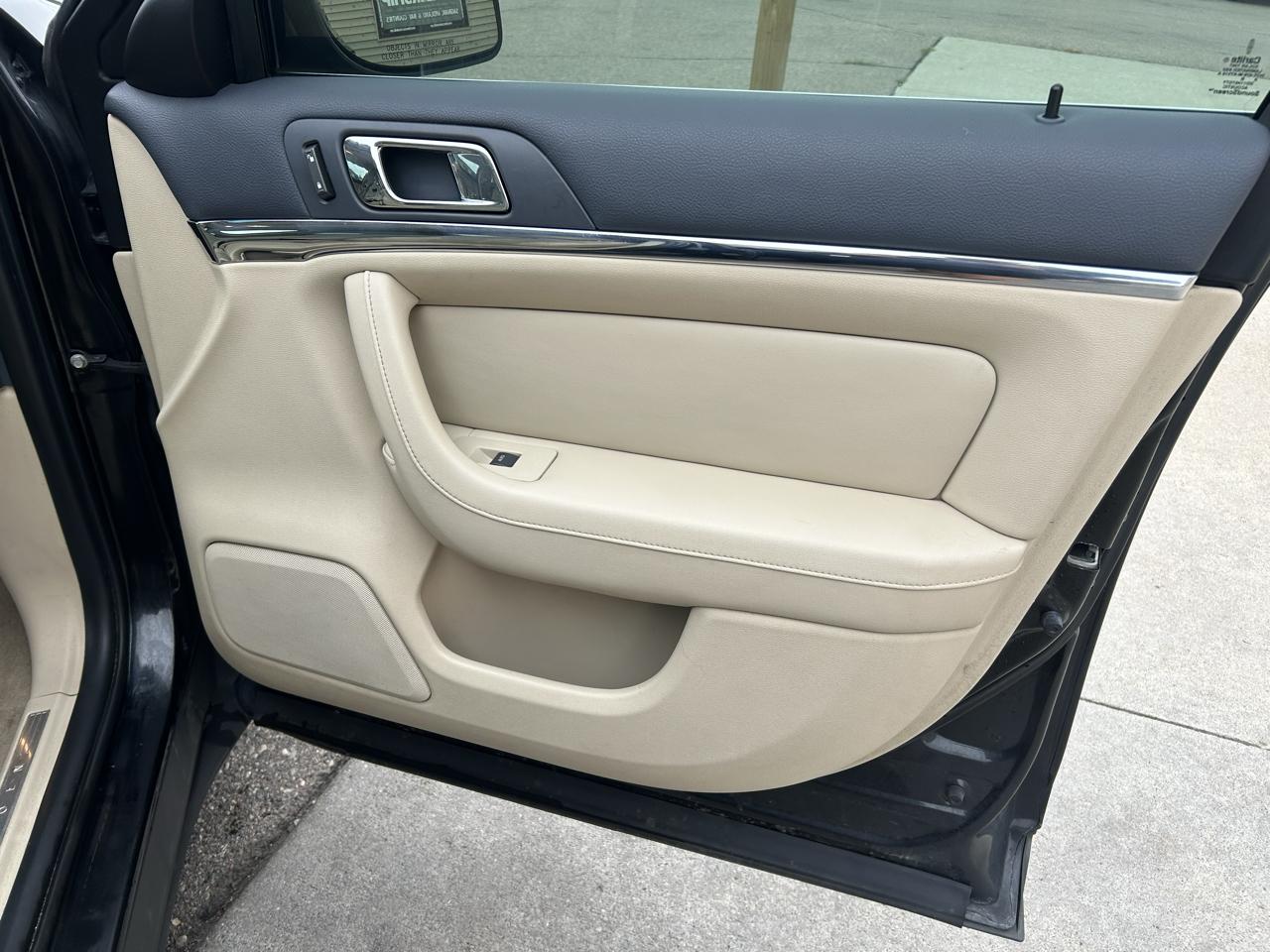 Lincoln MKS 4dr Sdn AWD 2009