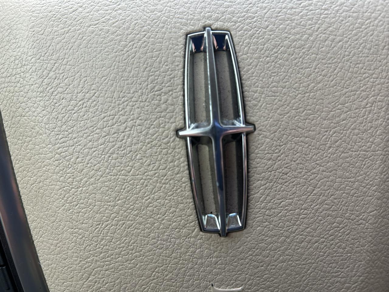 Lincoln MKS 4dr Sdn AWD 2009