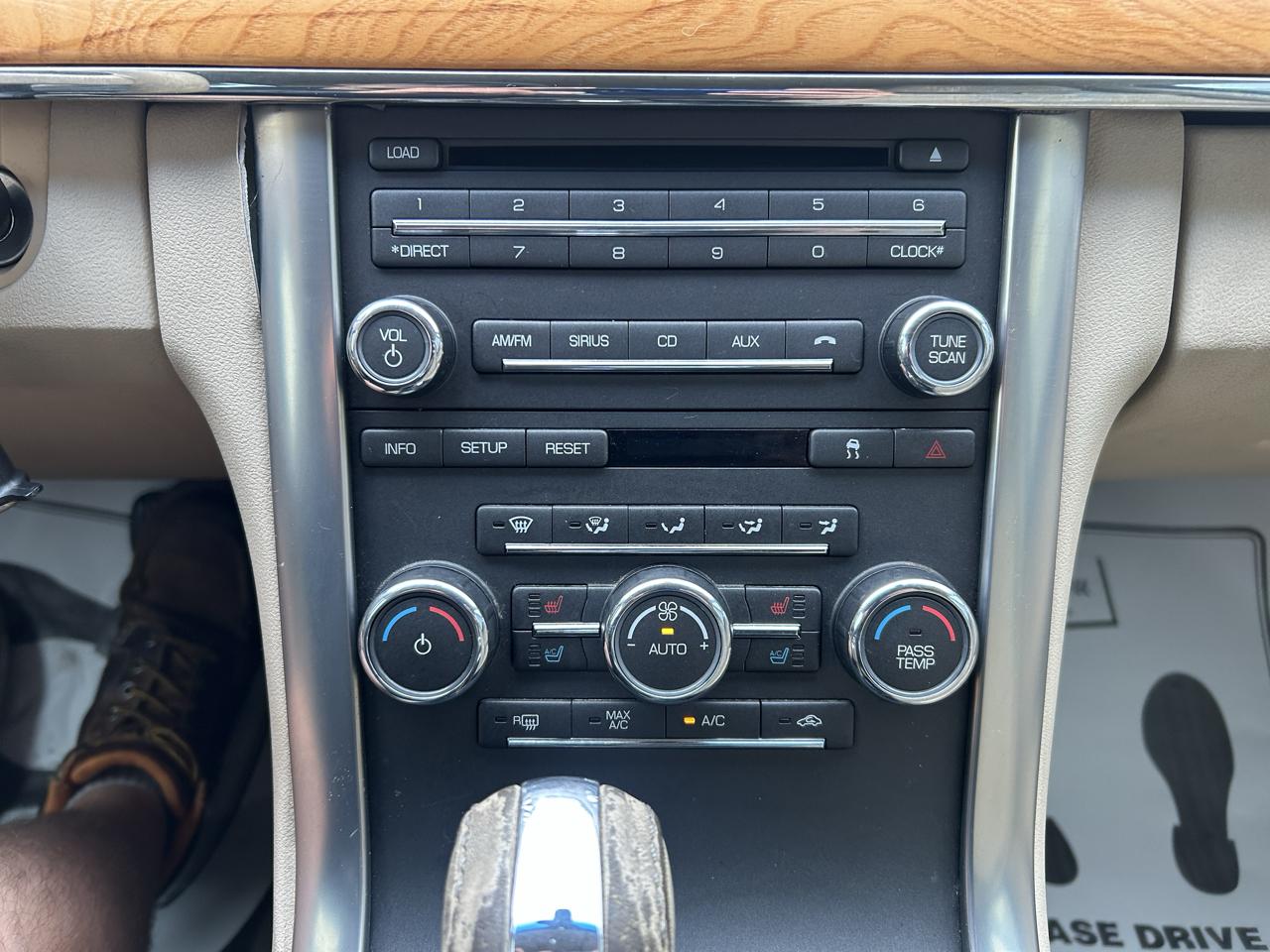 Lincoln MKS 4dr Sdn AWD 2009