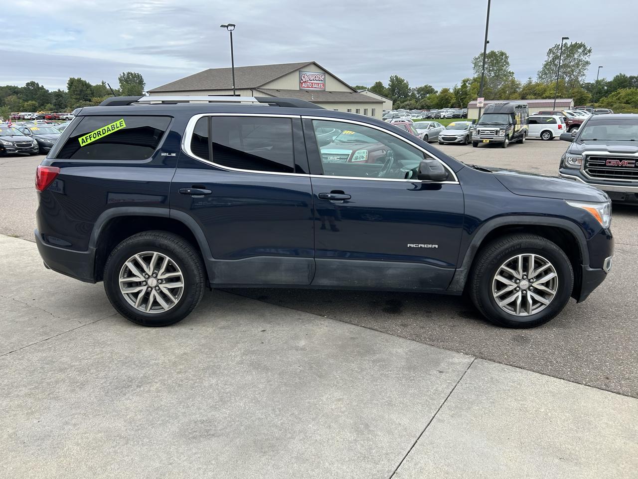 GMC Acadia FWD 4dr SLE w/SLE-2 2017