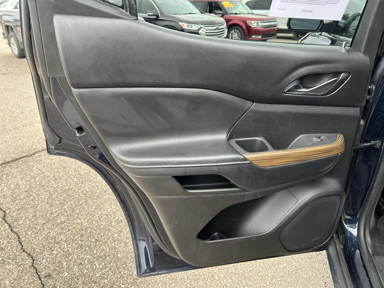 GMC Acadia FWD 4dr SLE w/SLE-2 2017