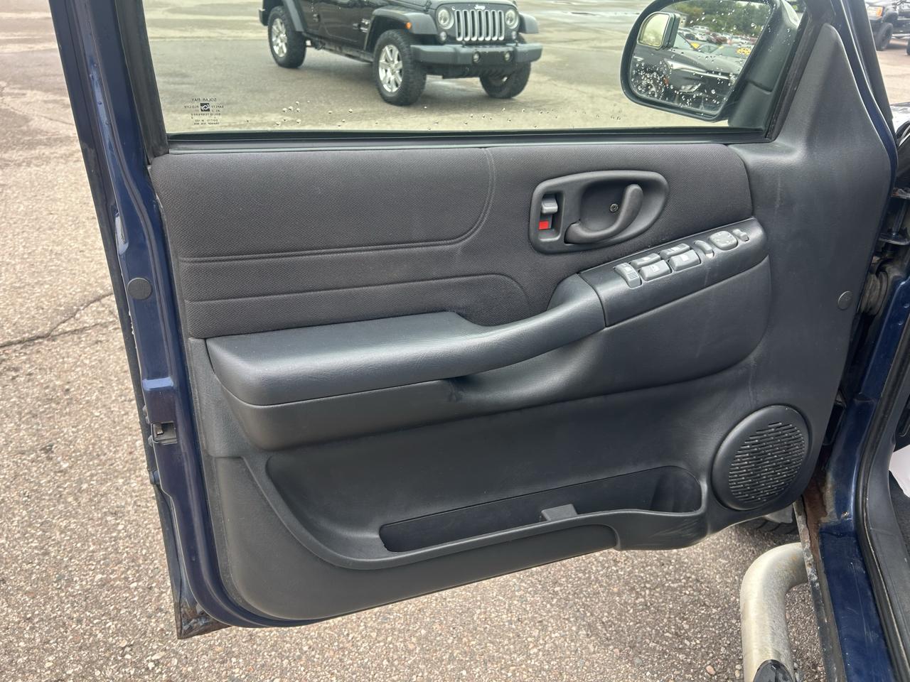 GMC Sonoma Crew Cab 123" WB 4WD SLS 2004