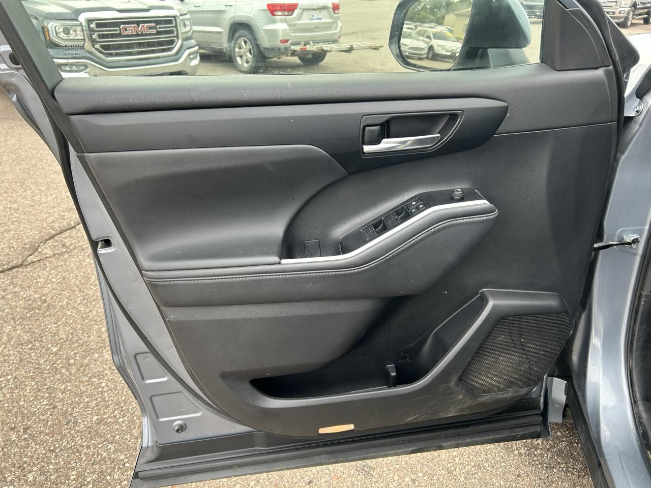 Toyota Highlander XLE AWD (Natl) 2022