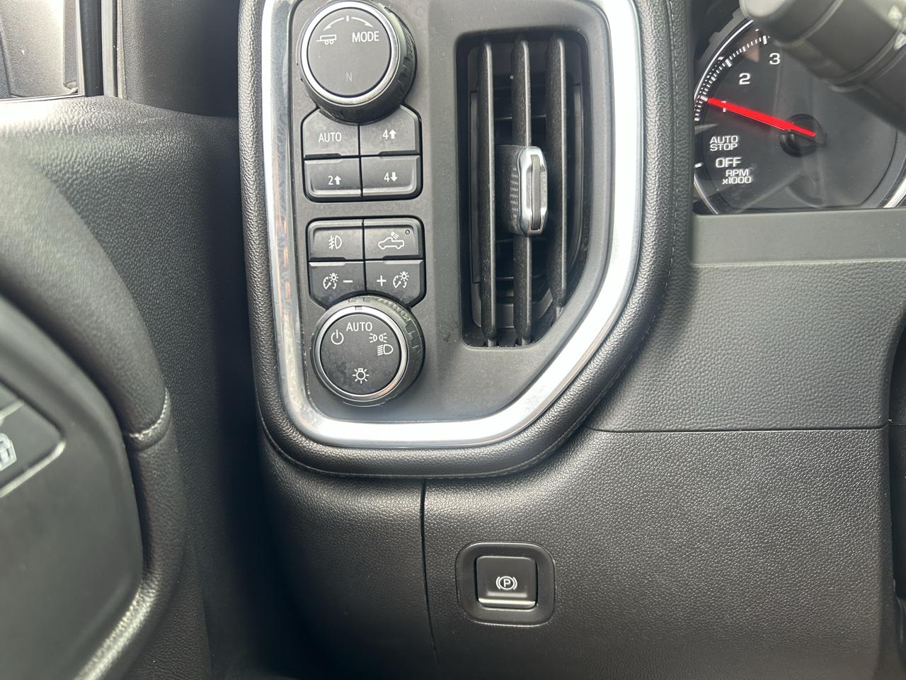 Chevrolet Silverado 1500 4WD Crew Cab 147" RST 2020