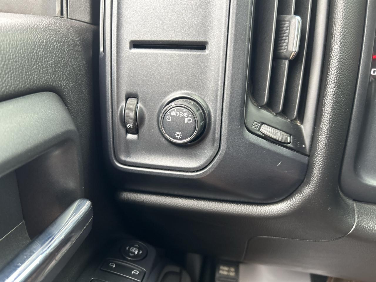 Chevrolet Silverado 1500 4WD Crew Cab 143.5" Custom 2018