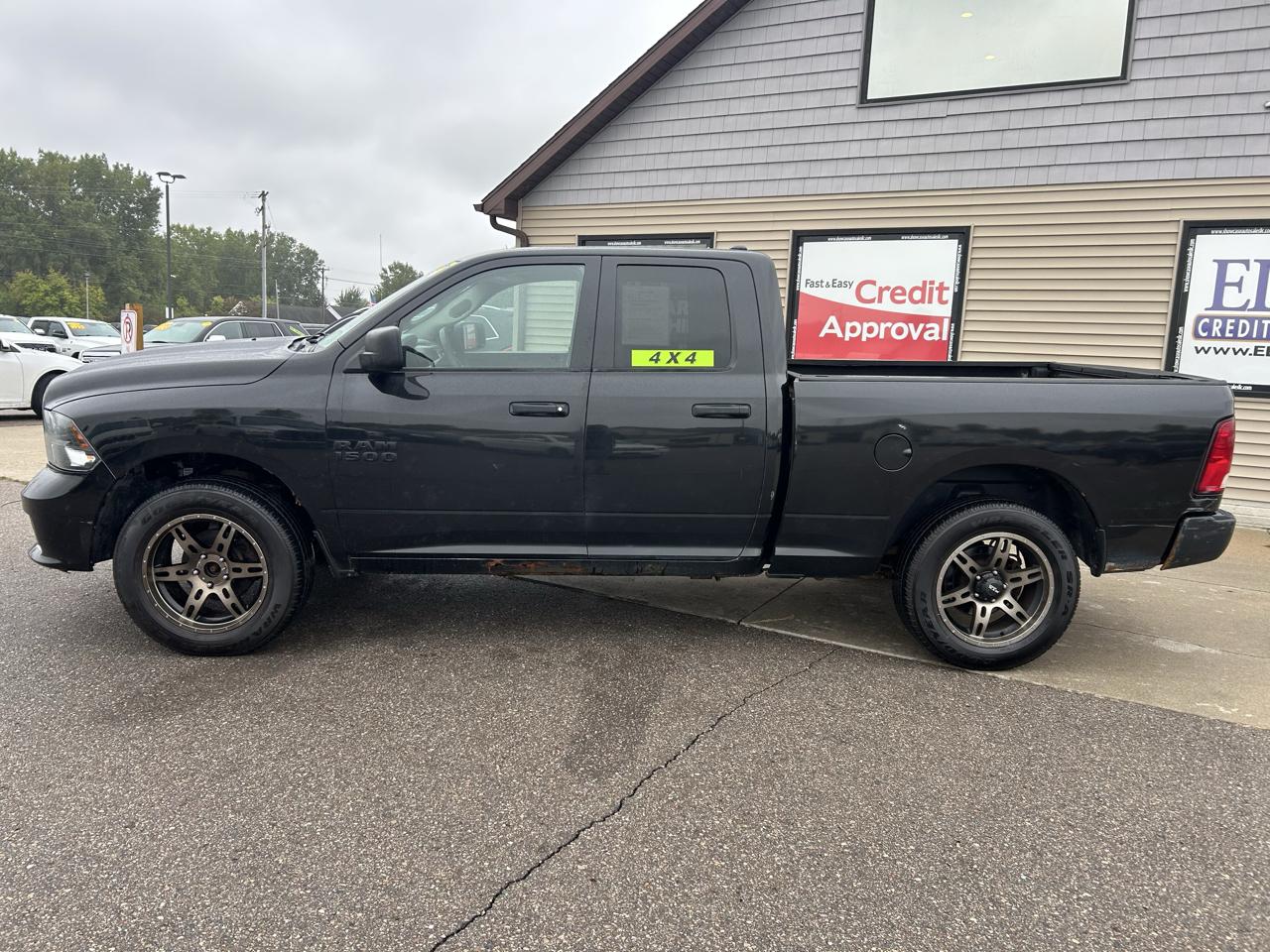 RAM 1500 Express 4x4 Quad Cab 6'4" Box *Ltd Avail* 2018