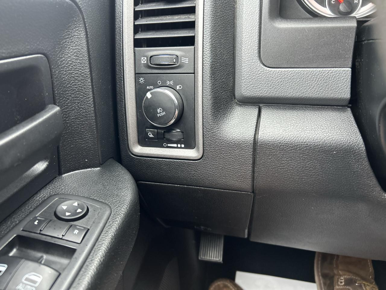RAM 1500 Express 4x4 Quad Cab 6'4" Box *Ltd Avail* 2018