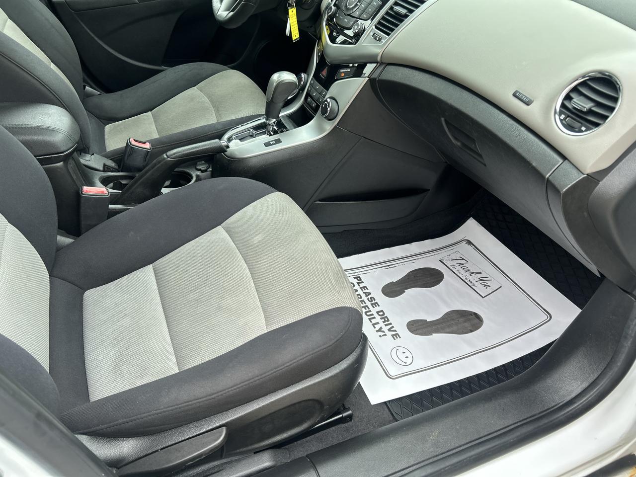 Chevrolet Cruze 4dr Sdn LS 2012