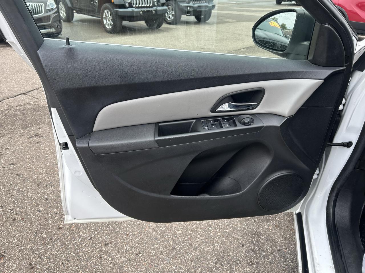 Chevrolet Cruze 4dr Sdn LS 2012