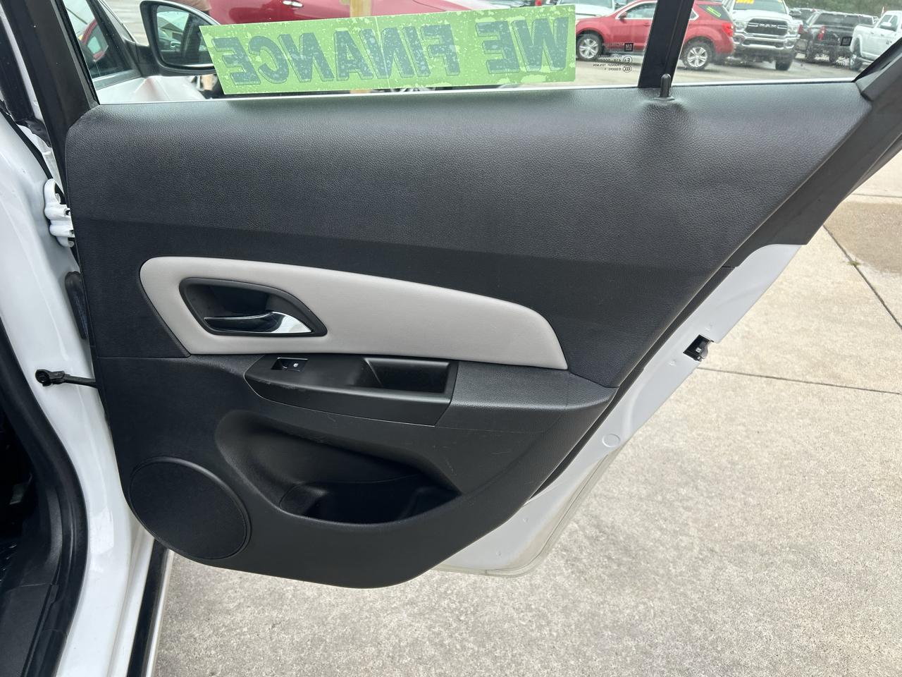 Chevrolet Cruze 4dr Sdn LS 2012