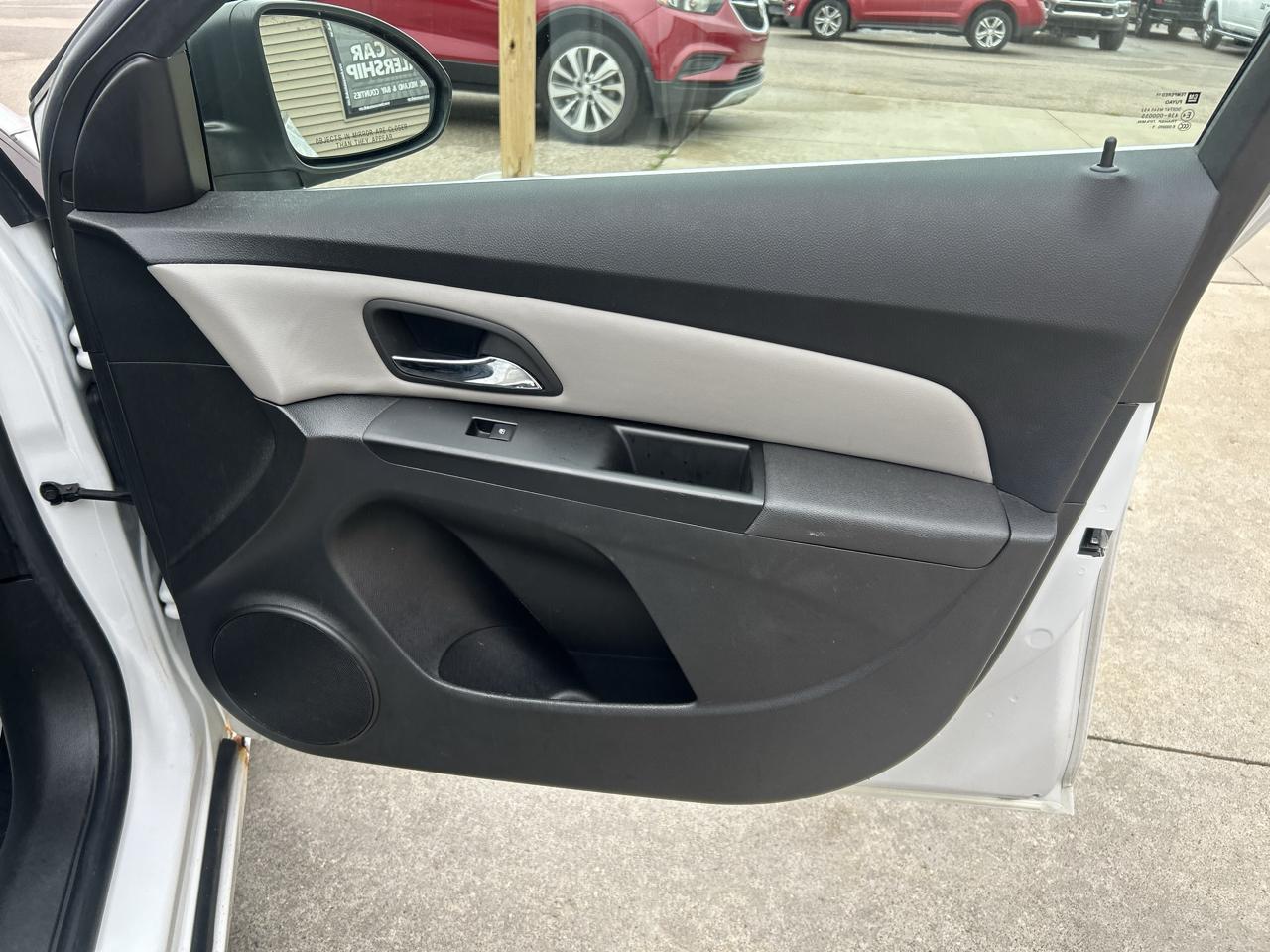 Chevrolet Cruze 4dr Sdn LS 2012