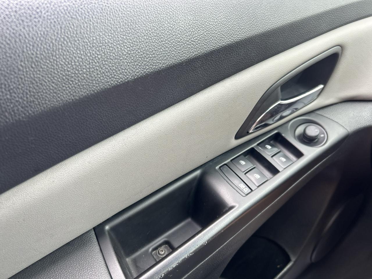 Chevrolet Cruze 4dr Sdn LS 2012