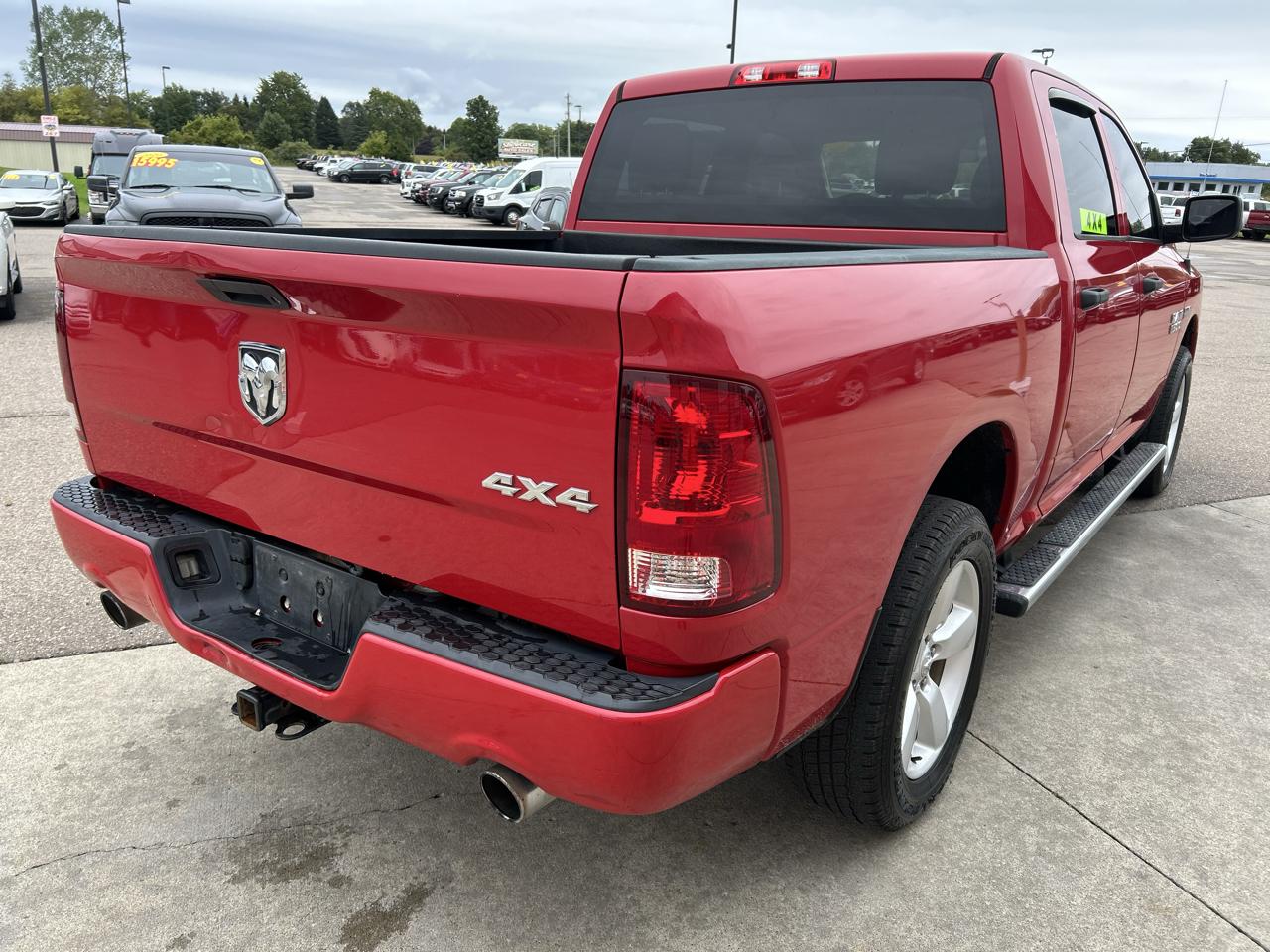 RAM 1500 Express 4x4 Crew Cab 5'7" Box 2017