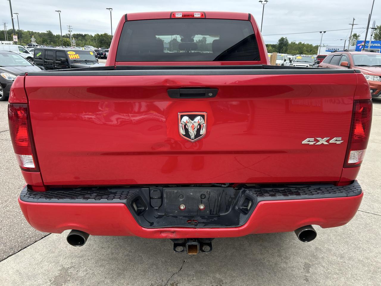 RAM 1500 Express 4x4 Crew Cab 5'7" Box 2017