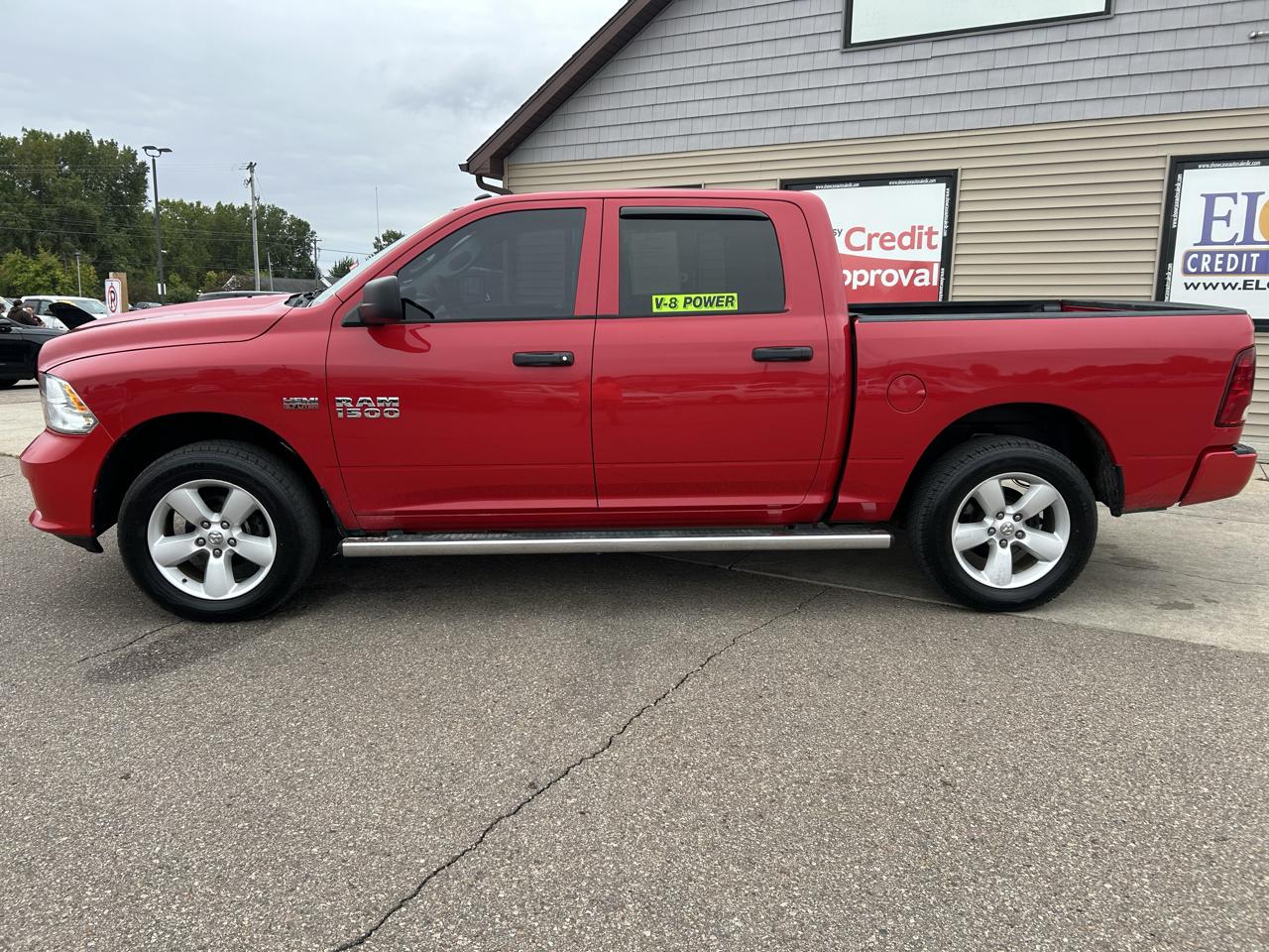 RAM 1500 Express 4x4 Crew Cab 5'7" Box 2017