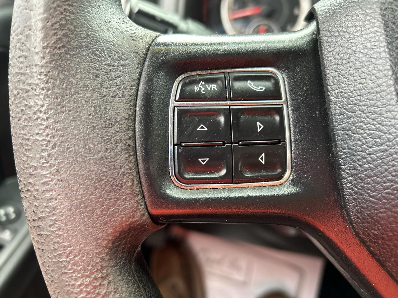 RAM 1500 Express 4x4 Crew Cab 5'7" Box 2017