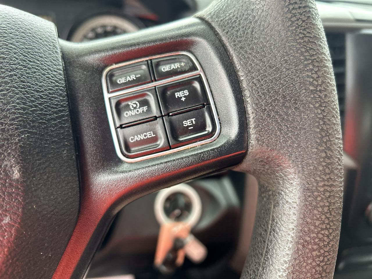RAM 1500 Express 4x4 Crew Cab 5'7" Box 2017