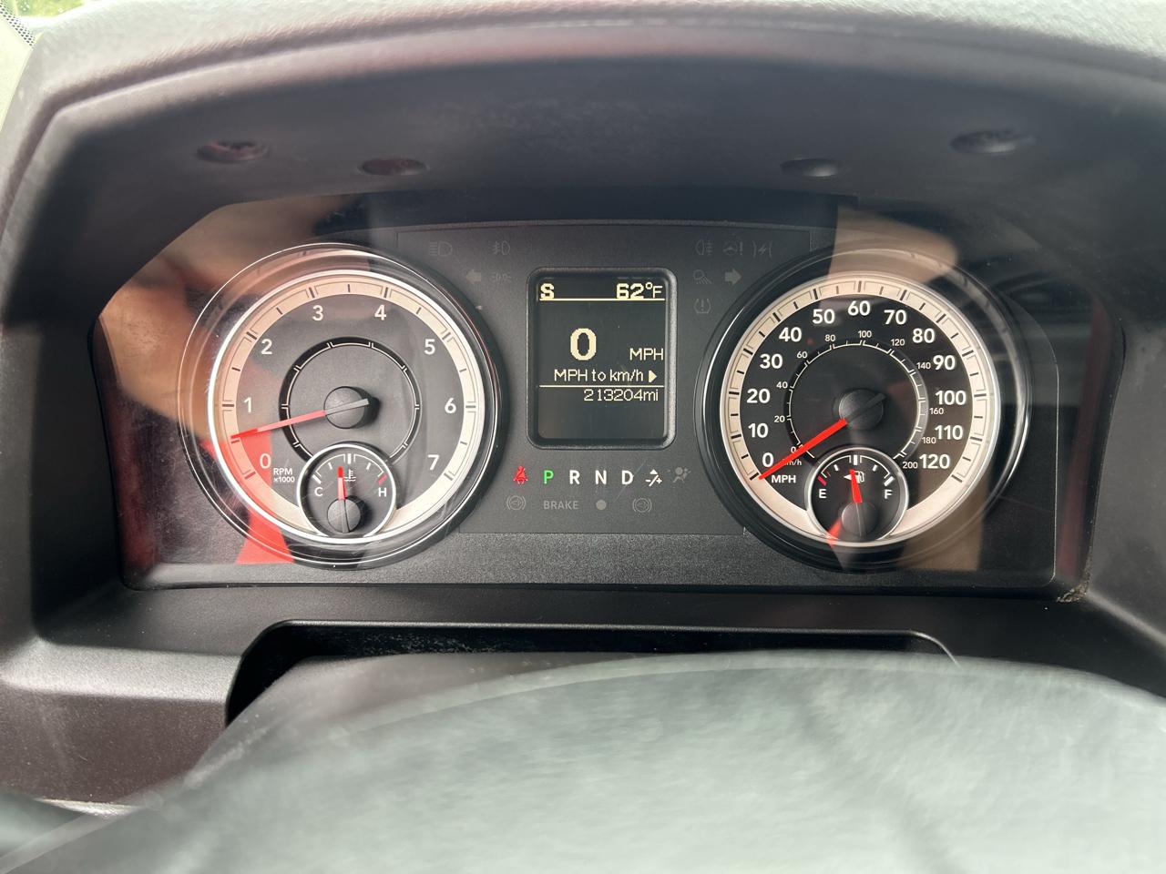 RAM 1500 Express 4x4 Crew Cab 5'7" Box 2017