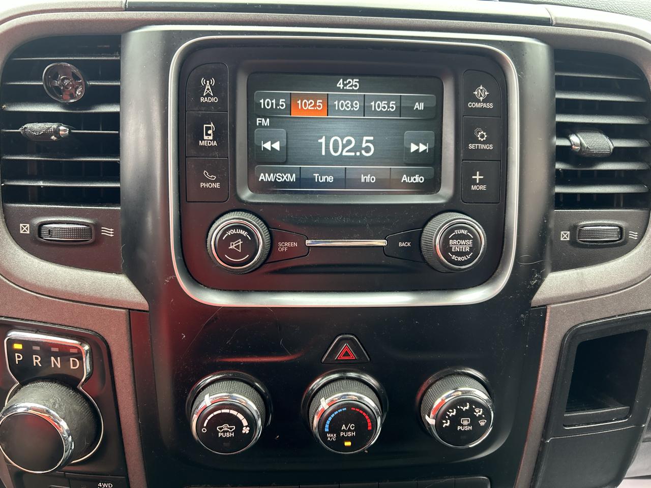 RAM 1500 Express 4x4 Crew Cab 5'7" Box 2017