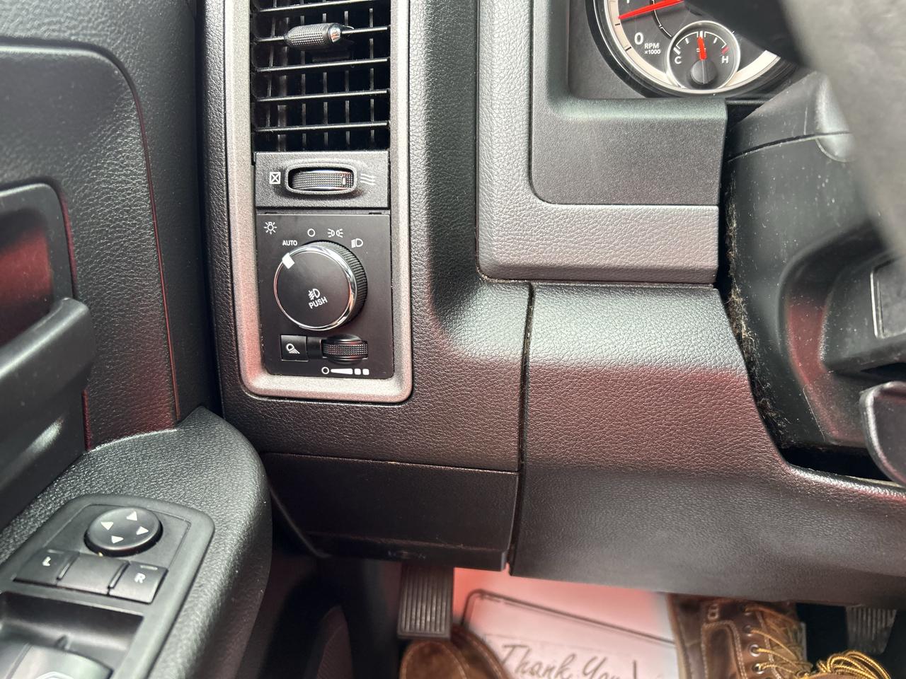 RAM 1500 Express 4x4 Crew Cab 5'7" Box 2017