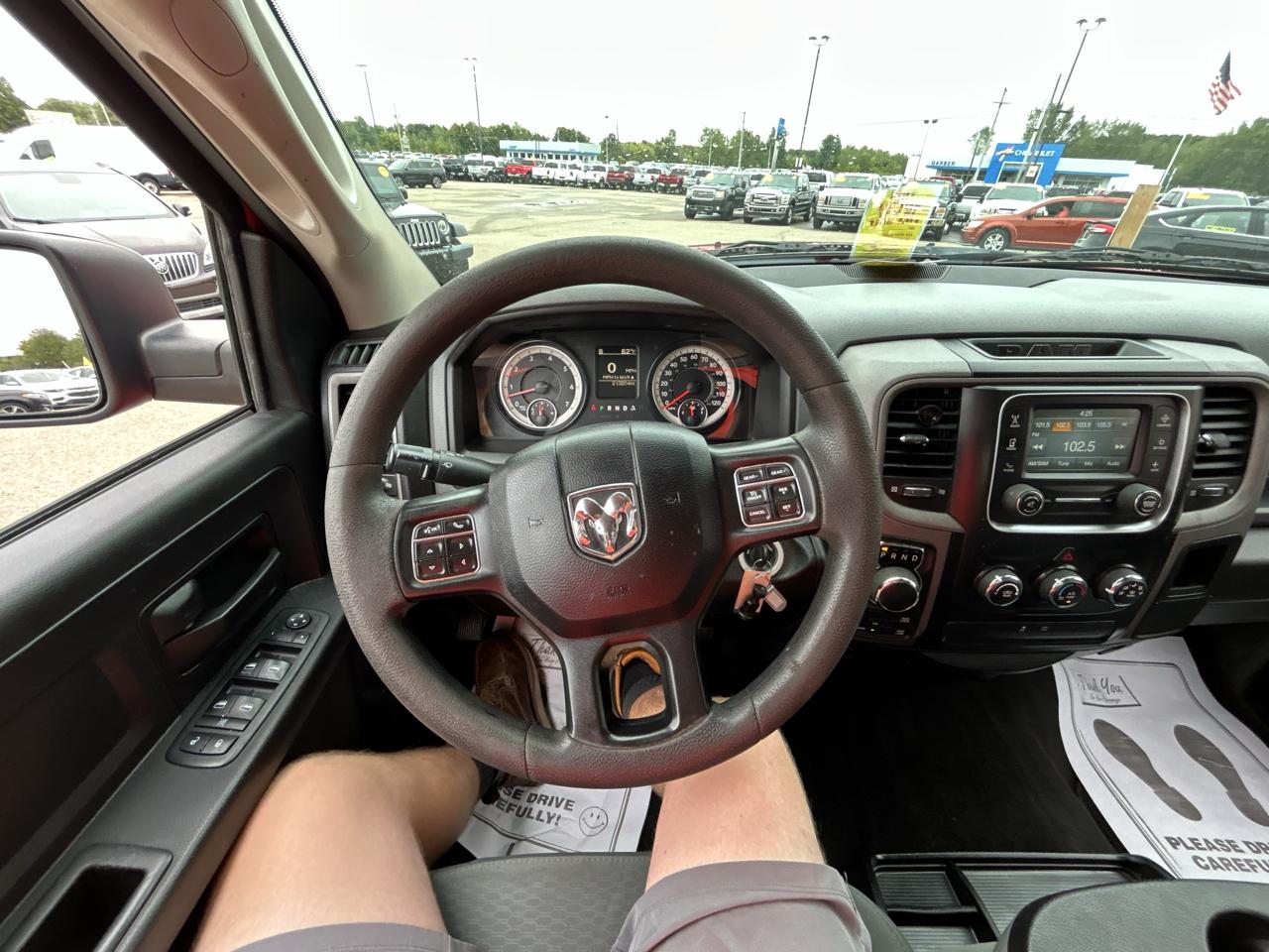 RAM 1500 Express 4x4 Crew Cab 5'7" Box 2017