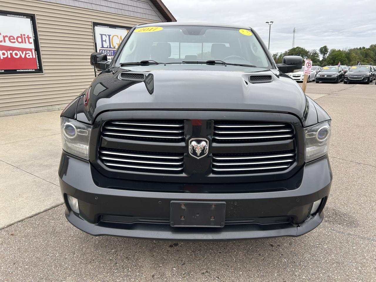 RAM 1500 4WD Crew Cab 140.5" Sport 2017