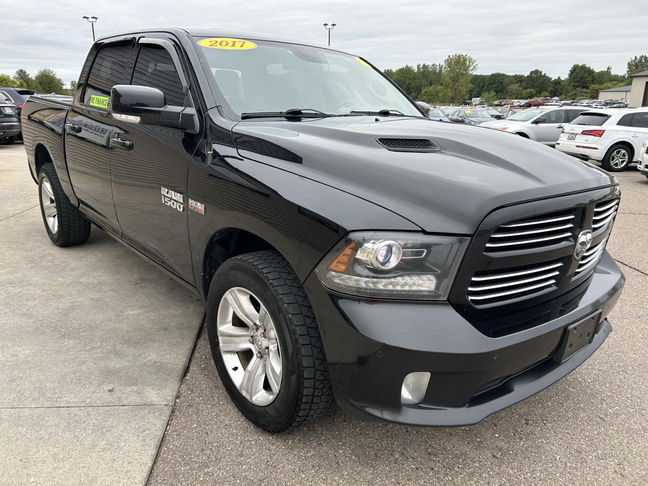 RAM 1500 4WD Crew Cab 140.5" Sport 2017