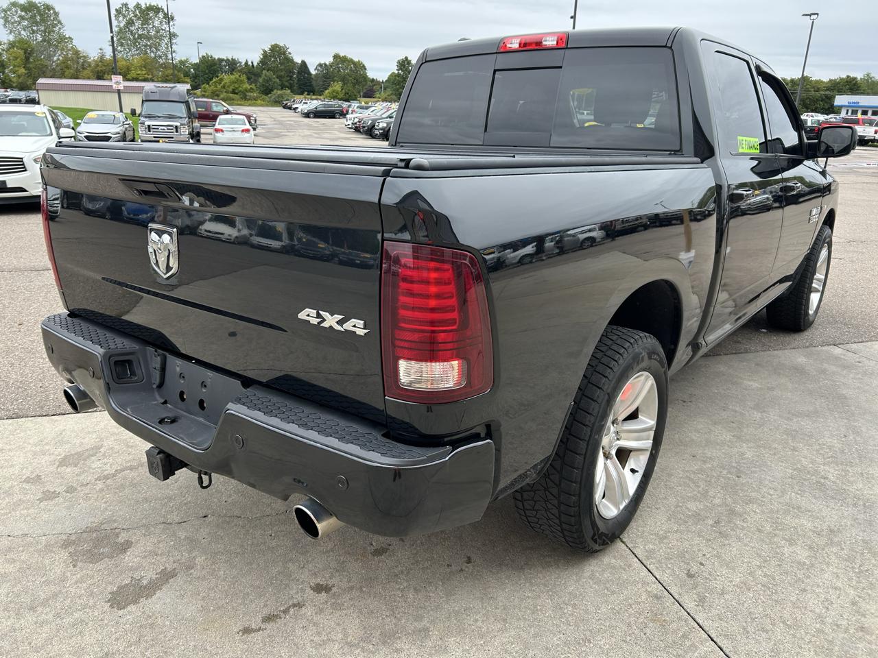RAM 1500 4WD Crew Cab 140.5" Sport 2017