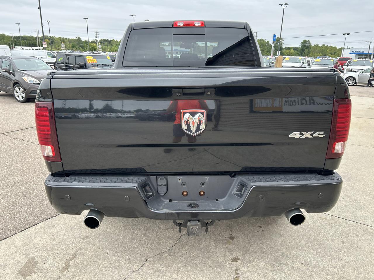 RAM 1500 4WD Crew Cab 140.5" Sport 2017