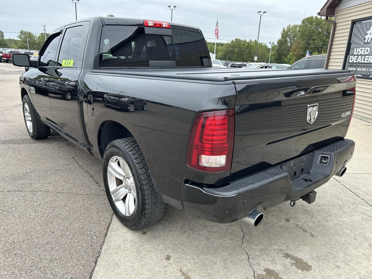RAM 1500 4WD Crew Cab 140.5" Sport 2017
