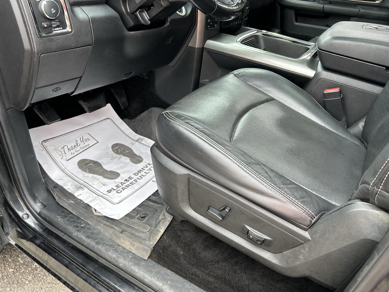 RAM 1500 4WD Crew Cab 140.5" Sport 2017