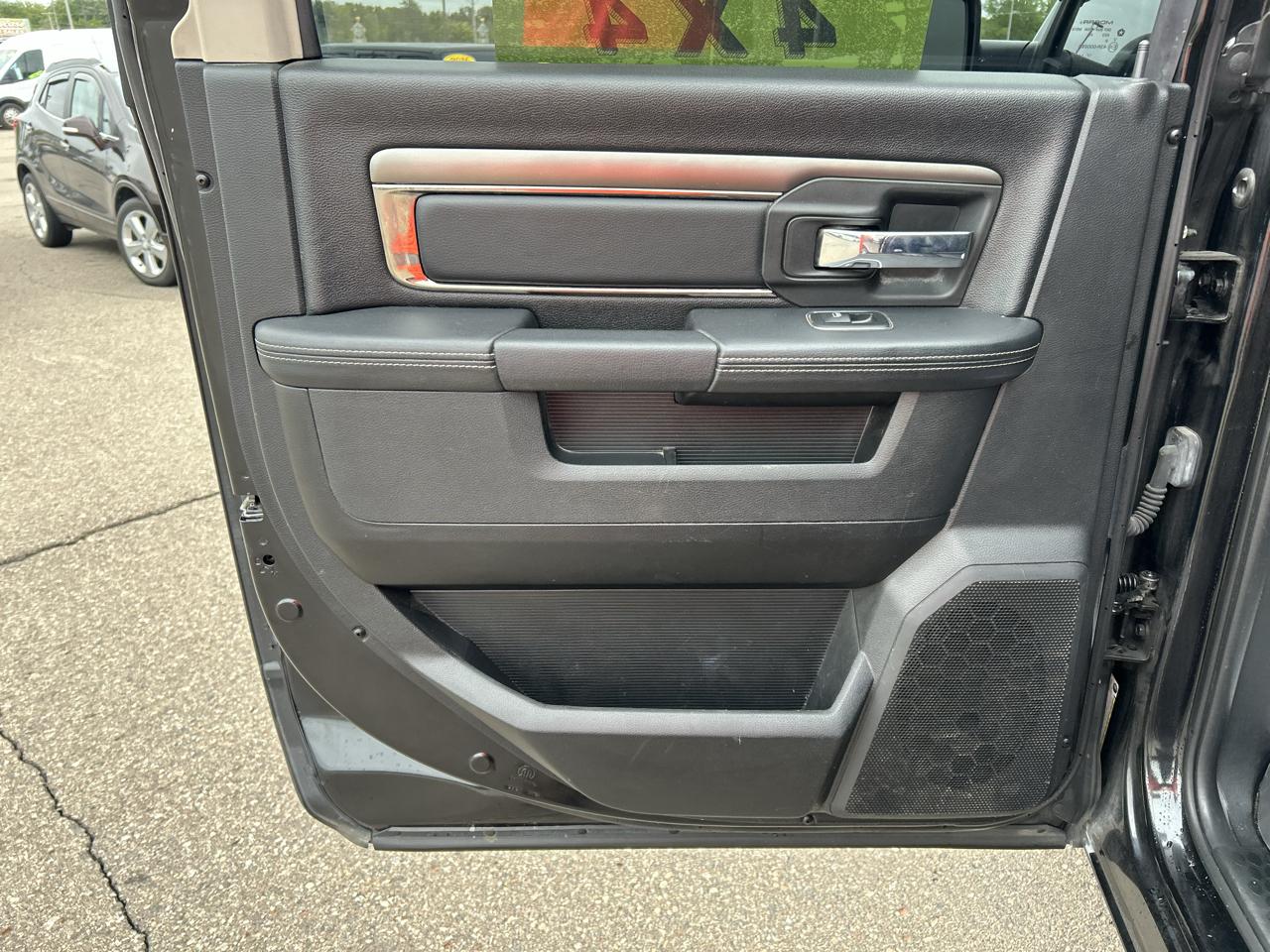 RAM 1500 4WD Crew Cab 140.5" Sport 2017