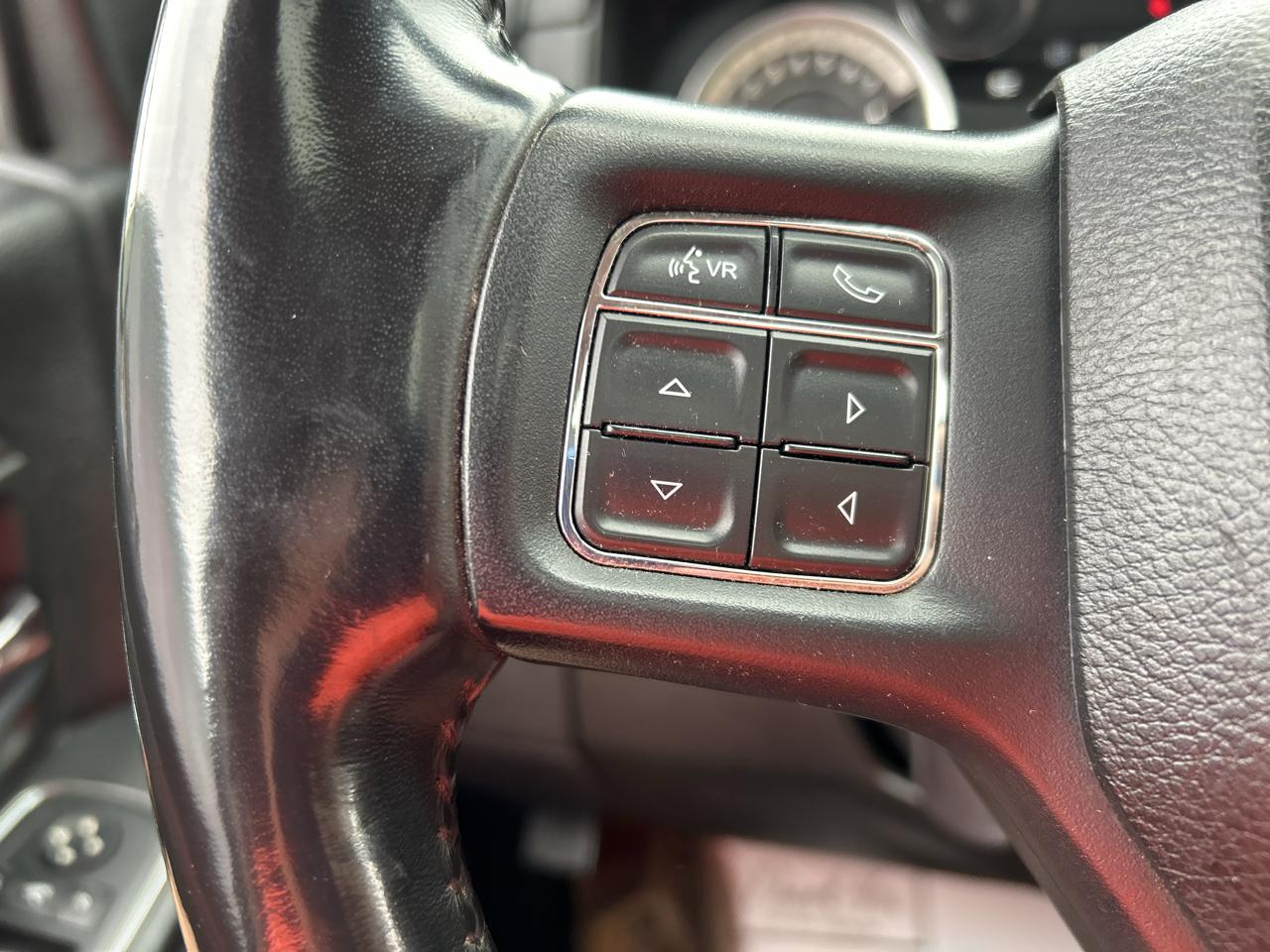 RAM 1500 4WD Crew Cab 140.5" Sport 2017