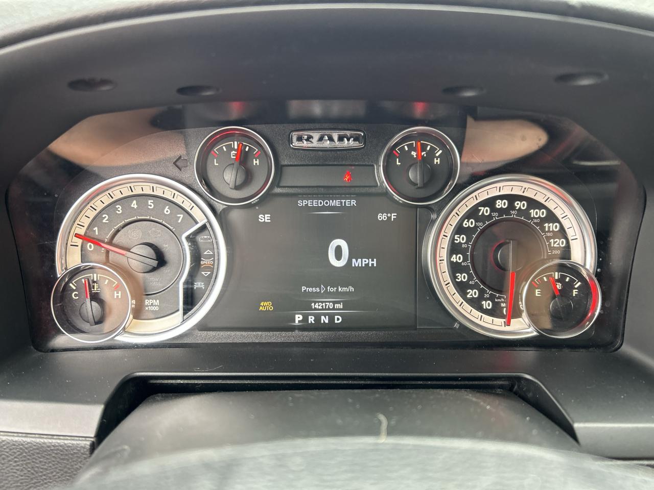 RAM 1500 4WD Crew Cab 140.5" Sport 2017