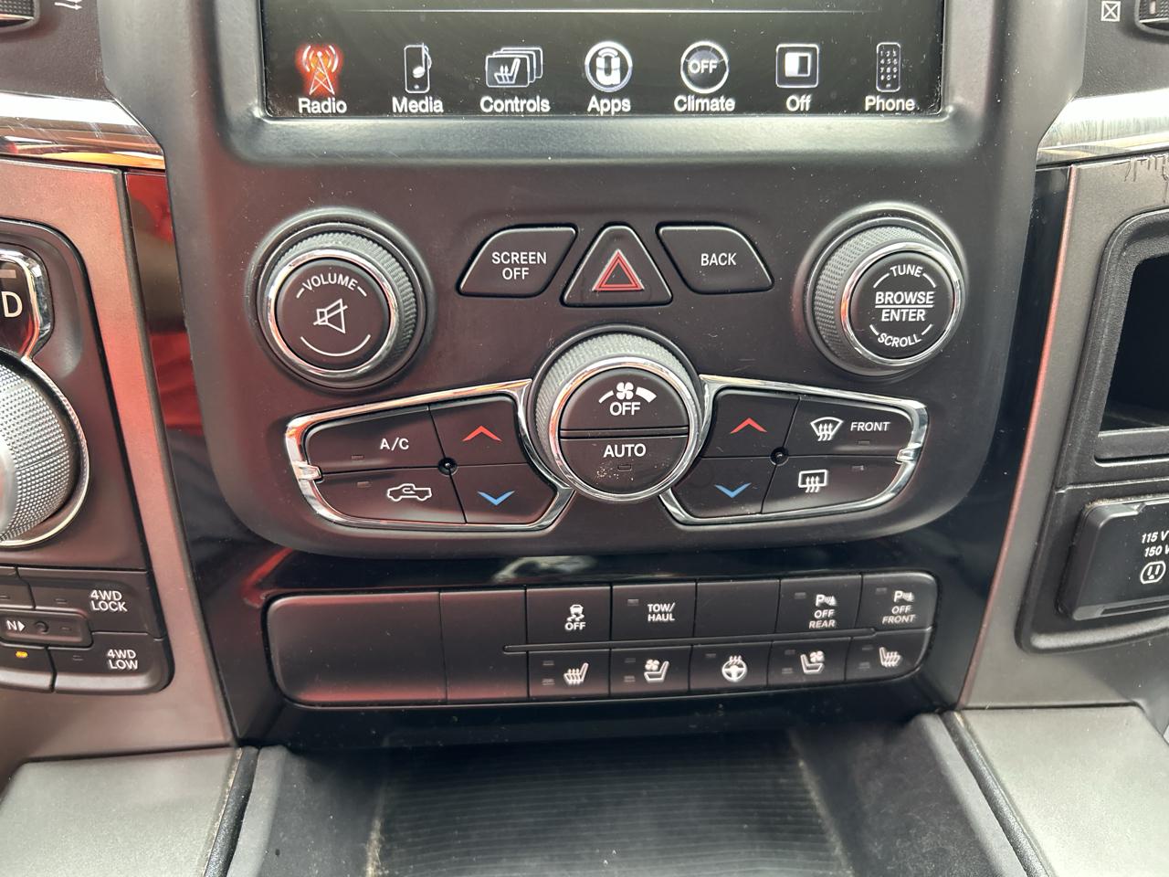 RAM 1500 4WD Crew Cab 140.5" Sport 2017