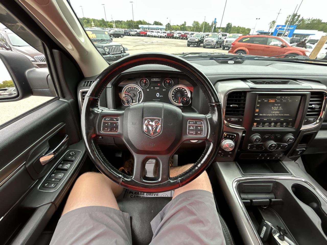 RAM 1500 4WD Crew Cab 140.5" Sport 2017