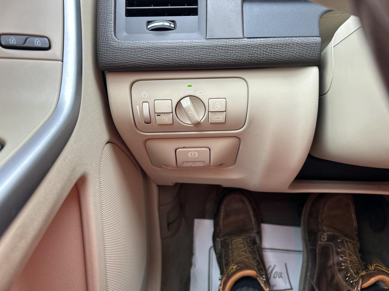 Volvo XC60 4dr 3.2L 2011