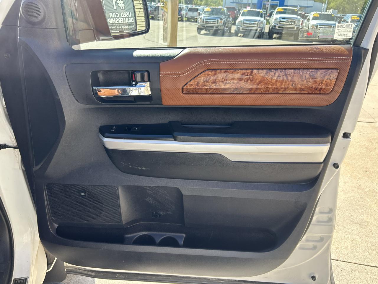 Toyota Tundra 4WD Truck CrewMax 5.7L V8 6-Spd AT Platinum (Natl) 2016