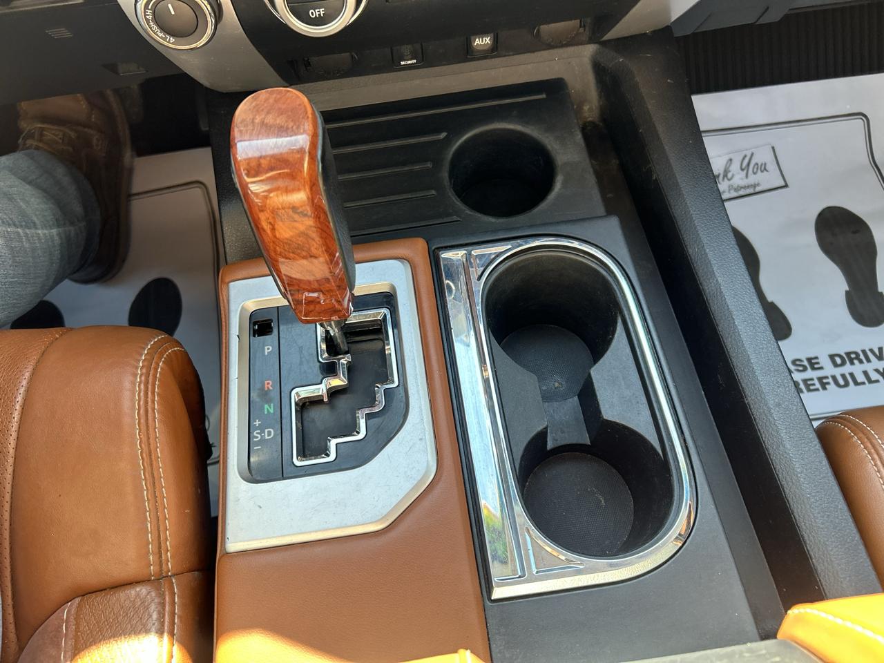 Toyota Tundra 4WD Truck CrewMax 5.7L V8 6-Spd AT Platinum (Natl) 2016