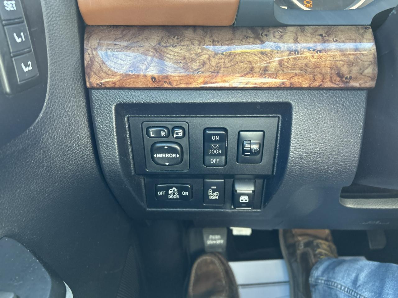 Toyota Tundra 4WD Truck CrewMax 5.7L V8 6-Spd AT Platinum (Natl) 2016
