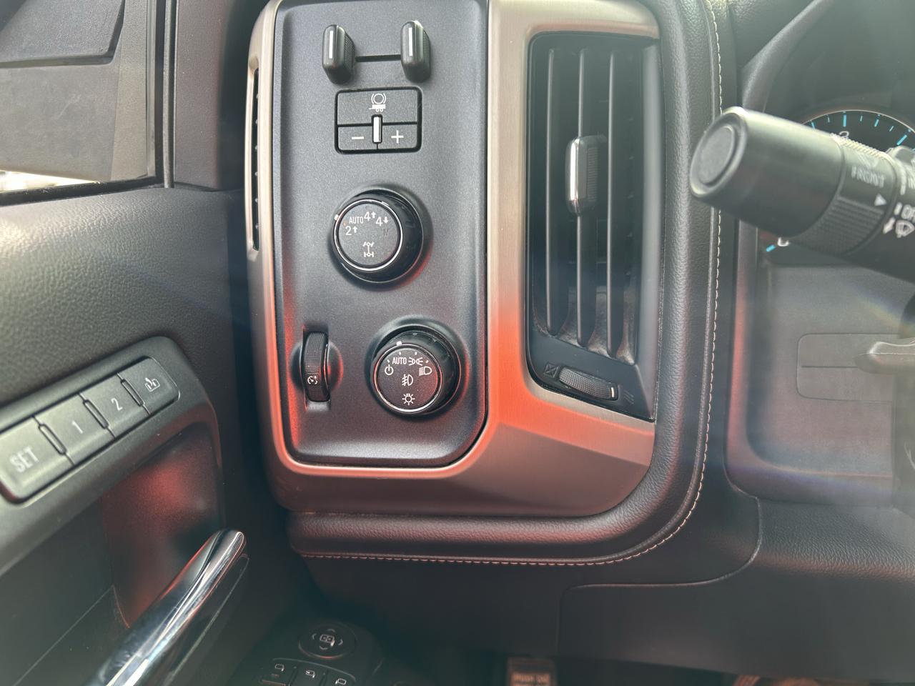 GMC Sierra 1500 4WD Crew Cab 143.5" Denali 2018