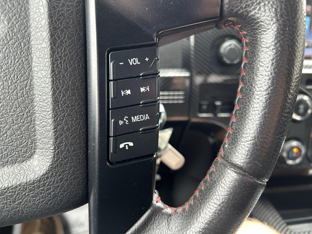 Ford F-150 4WD SuperCrew 145" Lariat 2013