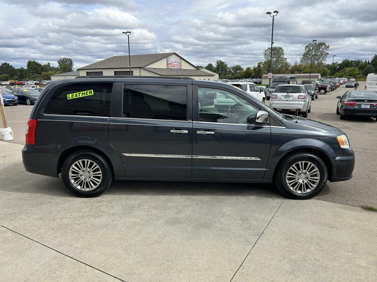 Chrysler Town & Country 4dr Wgn Touring-L 2013