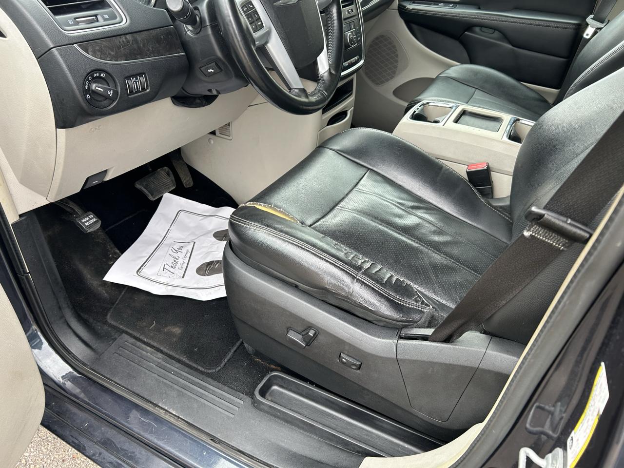 Chrysler Town & Country 4dr Wgn Touring-L 2013
