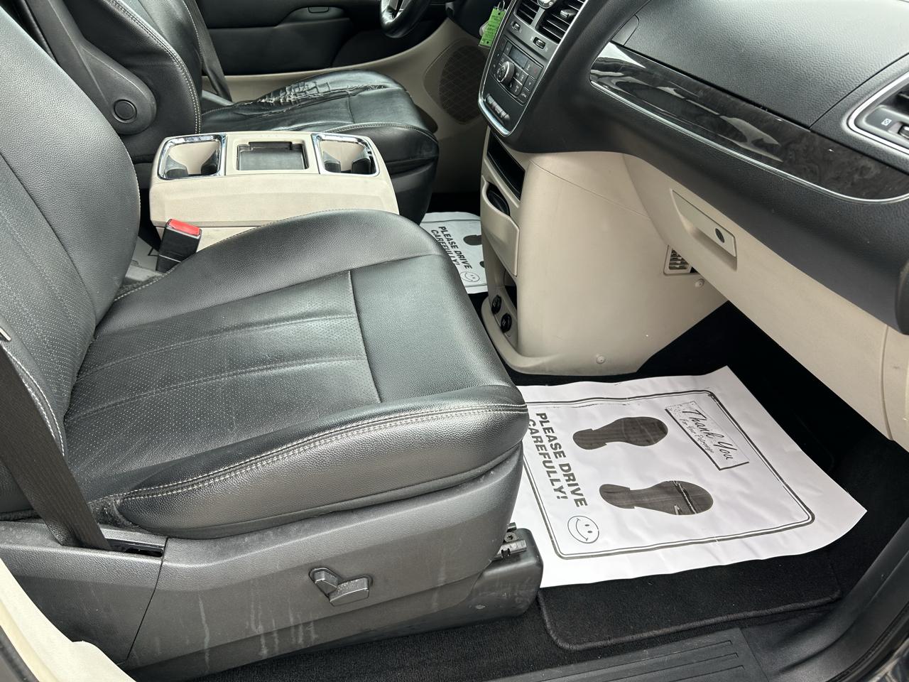 Chrysler Town & Country 4dr Wgn Touring-L 2013