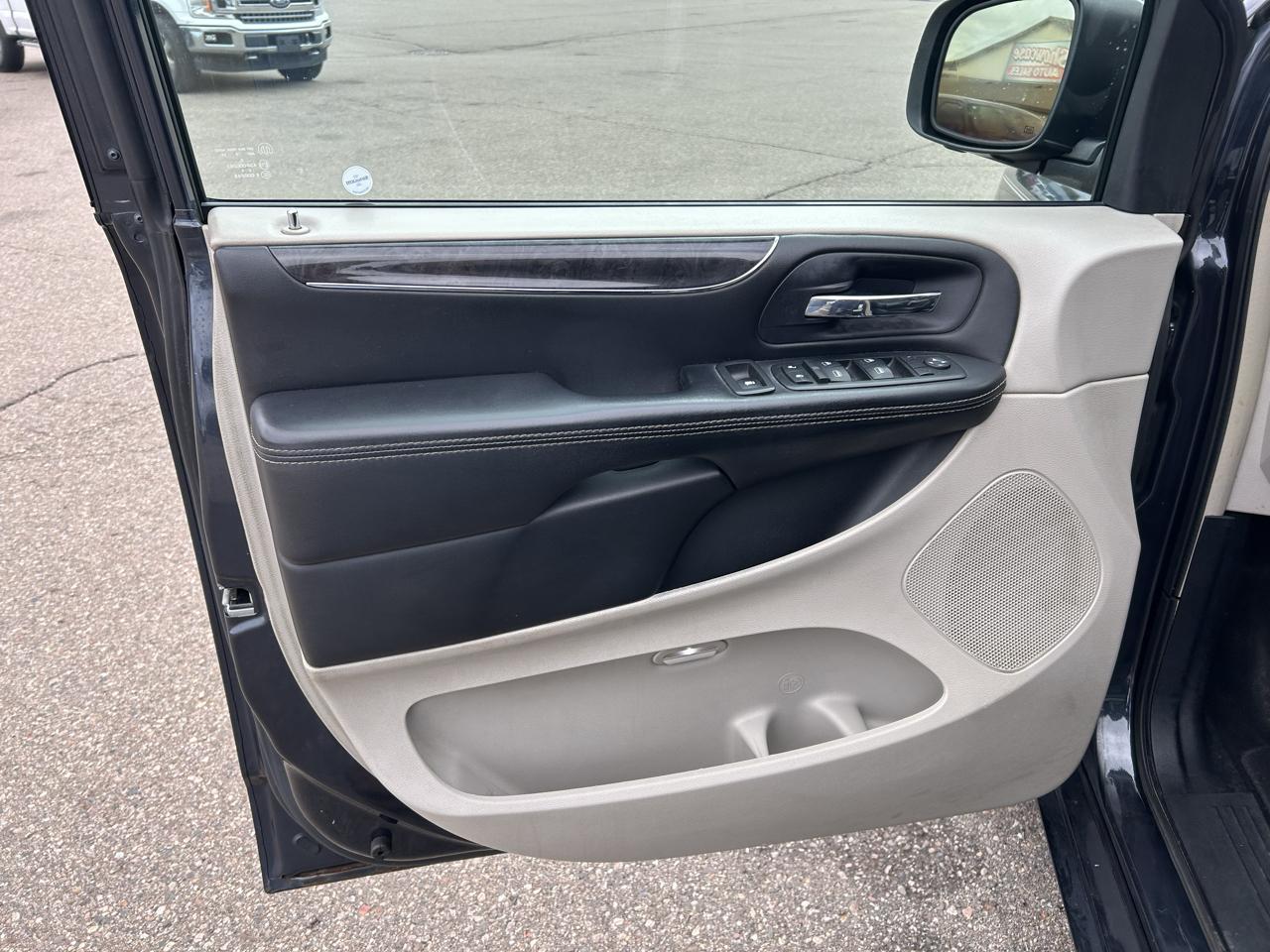 Chrysler Town & Country 4dr Wgn Touring-L 2013