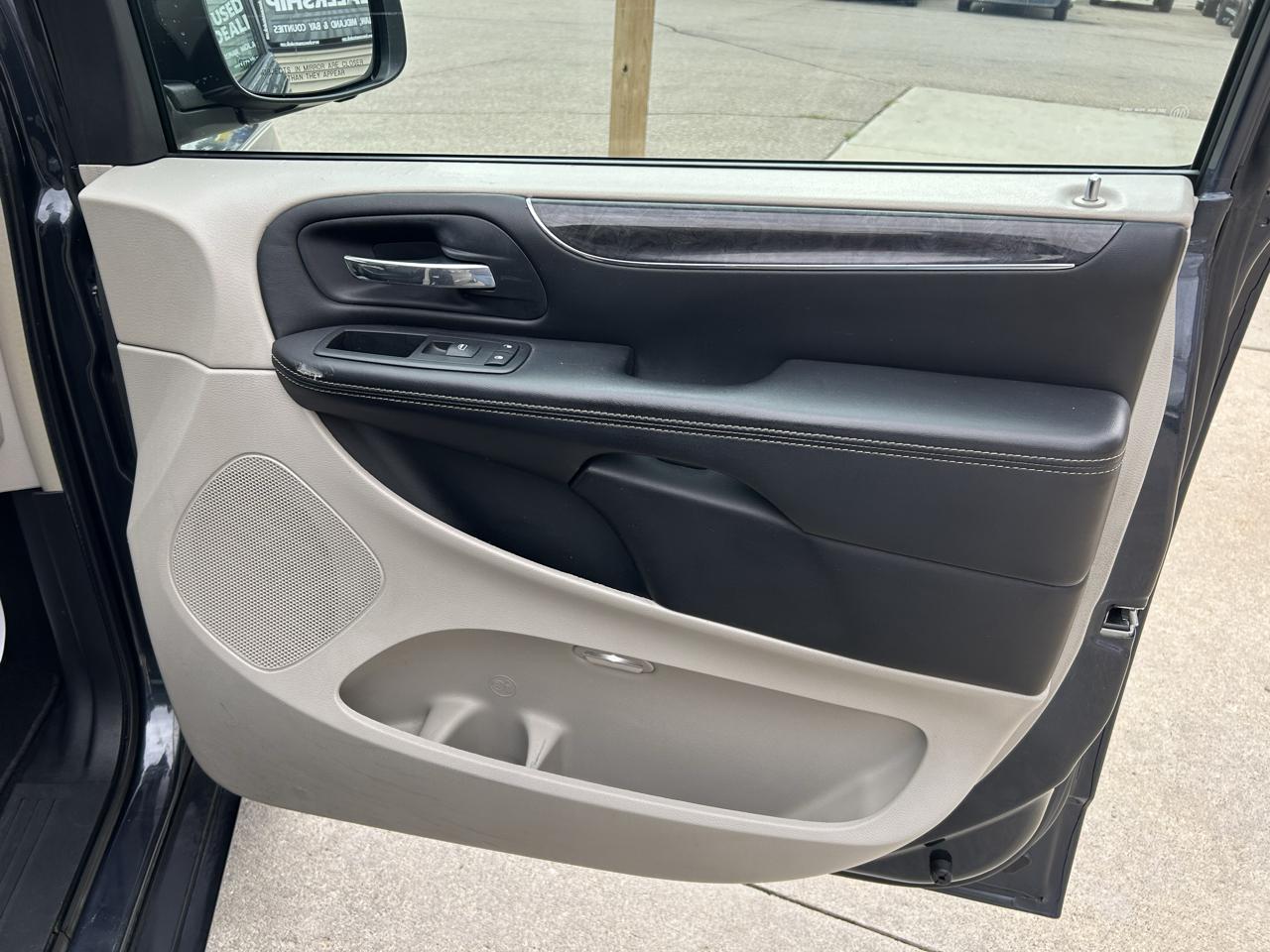 Chrysler Town & Country 4dr Wgn Touring-L 2013